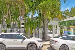 769 NW 10th St, Miami, FL 33136 - Photo 13