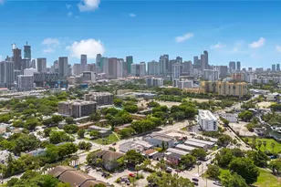 769 NW 10th St, Miami, FL 33136 - Photo 19