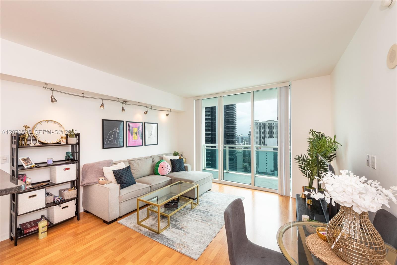 951 Brickell Ave #2709 - 951 Brickell Ave #2709, Miami, FL 33131 Luxury Property | Jose Angel Pina