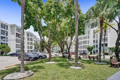 17560 Atlantic Blvd #405, Sunny Isles Beach, FL 33160 - Photo 5
