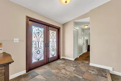 6302 NW 201st Ter, Hialeah, FL 33015 - Photo 17