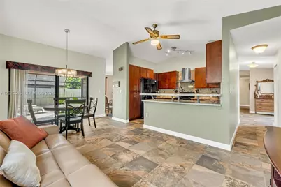 6302 NW 201st Ter, Hialeah, FL 33015 - Photo 19