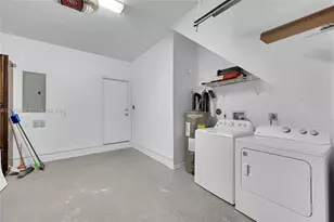 11201 Lakeview Dr, Coral Springs, FL 33071 - Photo 25