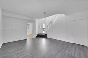 11201 Lakeview Dr, Coral Springs, FL 33071 - Photo 3