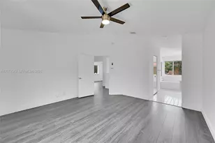11201 Lakeview Dr, Coral Springs, FL 33071 - Photo 15