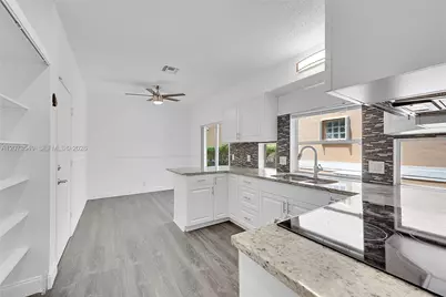 11201 Lakeview Dr #48-M, Coral Springs, FL 33071 - Photo 7