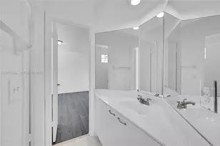11201 Lakeview Dr, Coral Springs, FL 33071 - Photo 21
