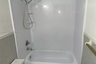536 14th St, Miami Beach, FL 33139 - Photo 23