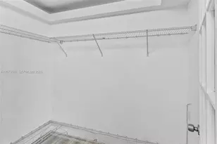 600 NE 36th St, Miami, FL 33137 - Photo 9