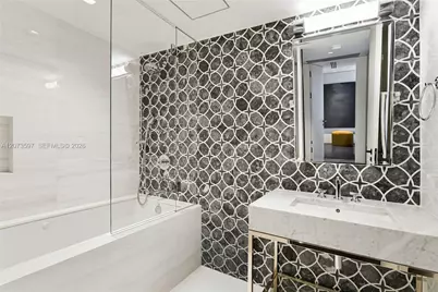 5875 Collins Ave #902, Miami Beach, FL 33140 - Photo 17