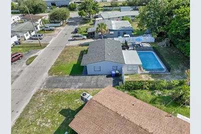 1610 S 24th Ct, Hollywood, FL 33020 - Photo 9