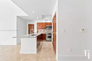 60 Edgewater Dr, Coral Gables, FL 33133 - Photo 5
