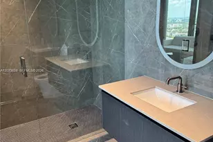 20 NE 11, Miami, FL 33132 - Photo 3