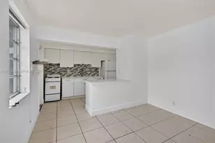 2115 N 17th Ct, Hollywood, FL 33020 - Photo 9
