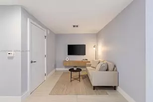 16385 Biscayne Blvd, North Miami Beach, FL 33160 - Photo 21
