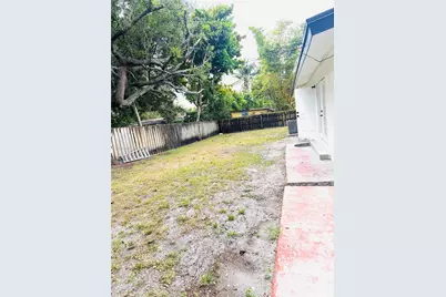 17521 NE 4th Ave, Miami, FL 33162 - Photo 11