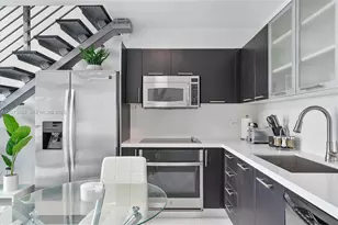 41 SE 5th St, Miami, FL 33131 - Photo 9