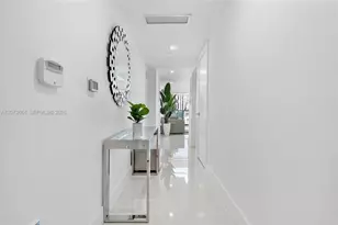 41 SE 5th St, Miami, FL 33131 - Photo 13