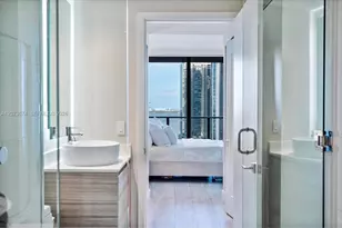 121 NE 34th St, Miami, FL 33137 - Photo 25