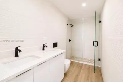 5601 Collins Ave #1009, Miami Beach, FL 33140 - Photo 23
