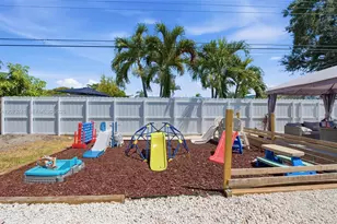681 W 55th Pl, Hialeah, FL 33012 - Photo 27