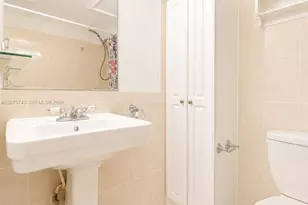 724 NE 4th St, Hallandale Beach, FL 33009 - Photo 7
