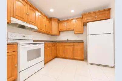 724 NE 4th St #5, Hallandale Beach, FL 33009 - Photo 3