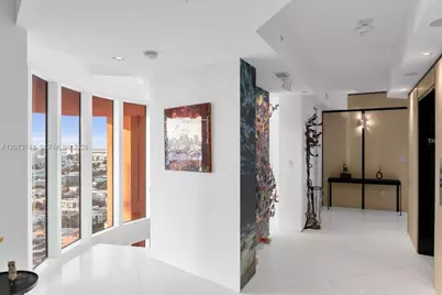 300 S Pointe Dr #3105, Miami Beach, FL 33139 - Photo 9