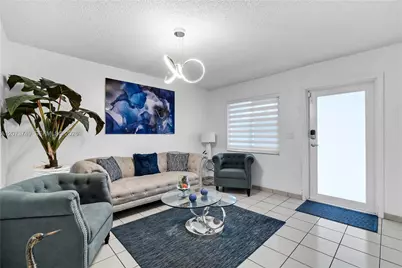 980 W 43rd Pl, Hialeah, FL 33012 - Photo 5