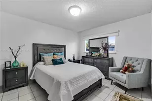 980 W 43rd Pl, Hialeah, FL 33012 - Photo 11