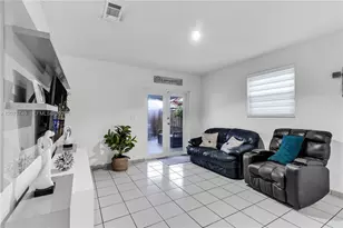 980 W 43rd Pl, Hialeah, FL 33012 - Photo 7