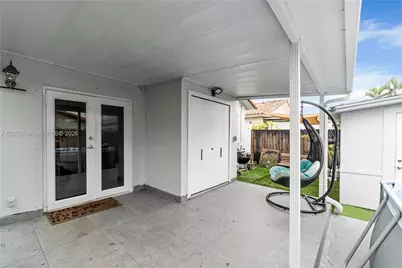 980 W 43rd Pl, Hialeah, FL 33012 - Photo 3