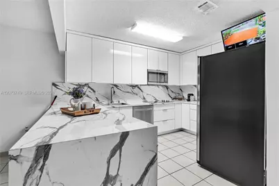 980 W 43rd Pl, Hialeah, FL 33012 - Photo 9