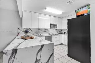 980 W 43rd Pl, Hialeah, FL 33012 - Photo 9