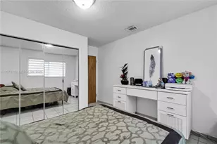 980 W 43rd Pl, Hialeah, FL 33012 - Photo 15