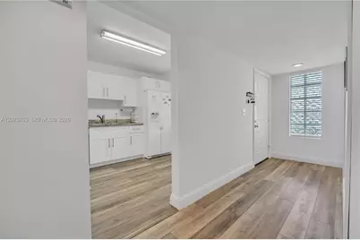 307 Lakeview Dr #202, Weston, FL 33326 - Photo 7