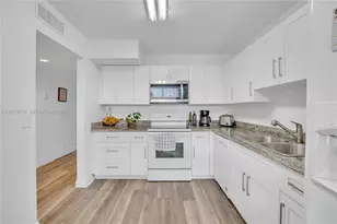 307 Lakeview Dr, Weston, FL 33326 - Photo 25