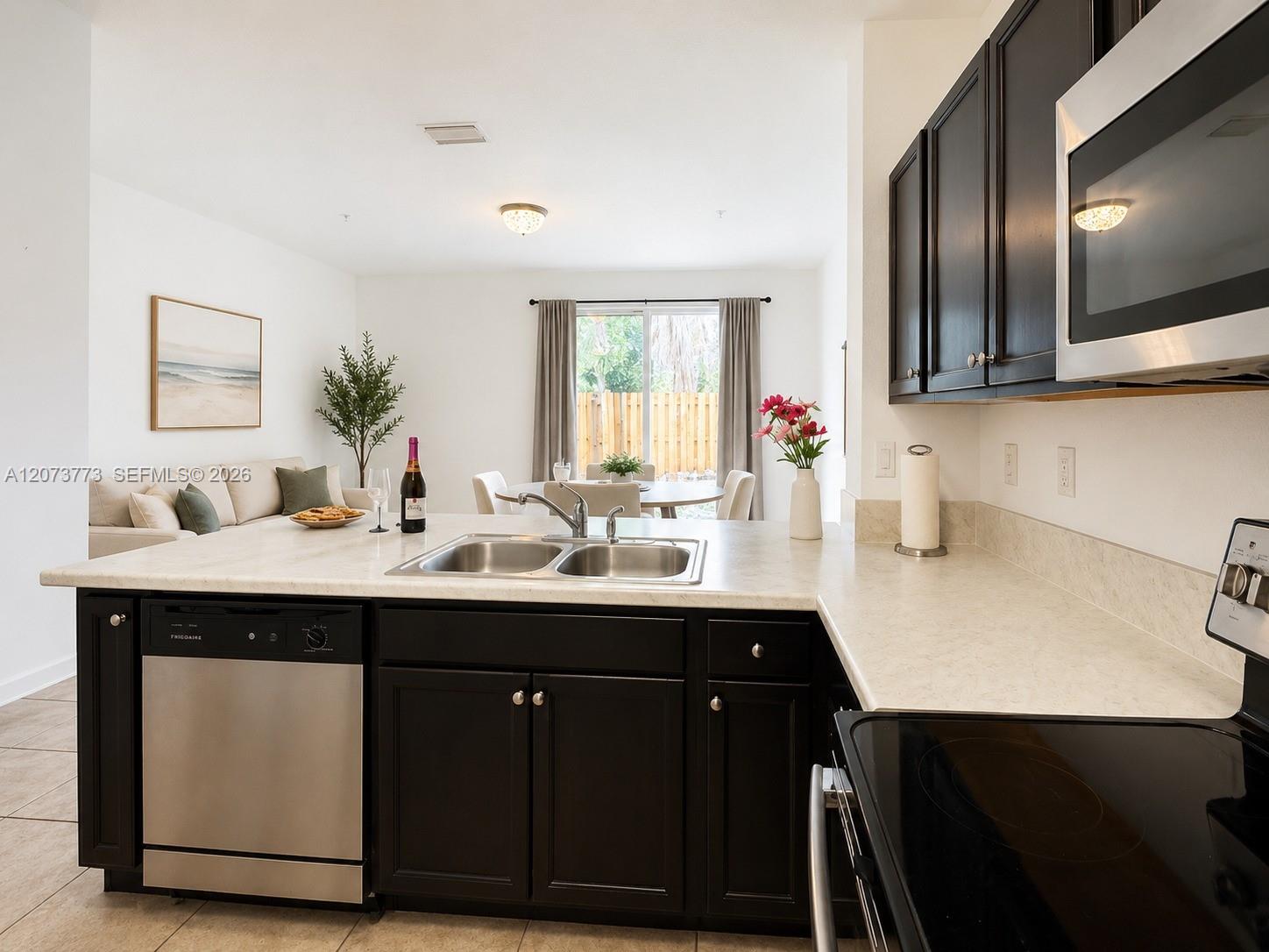 142 SE 28th Ter #6 - 142 SE 28th Ter #6, Homestead, FL 33033 Luxury Property | Jose Angel Pina