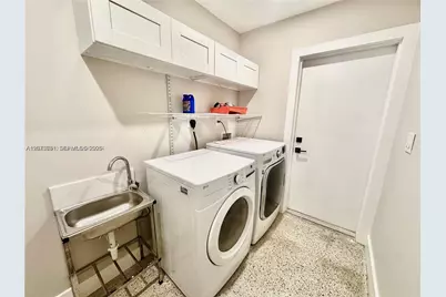 10300 NW 35th Ct, Miami, FL 33147 - Photo 17