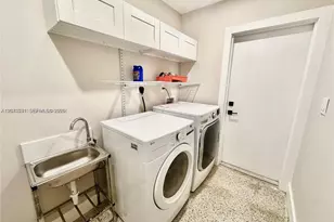 10300 NW 35th Ct, Miami, FL 33147 - Photo 17