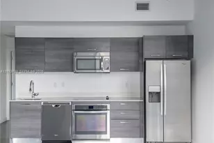 151 SE 1st St, Miami, FL 33131 - Photo 11