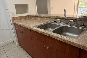 7075 NW 186th St, Hialeah, FL 33015 - Photo 5