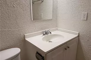 7075 NW 186th St, Hialeah, FL 33015 - Photo 23