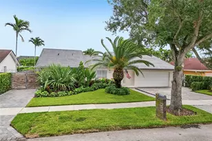 305 SW 134th Ct, Miami, FL 33184 - Photo 3