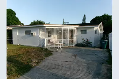 864 NW 116th St, Miami, FL 33168 - Photo 1
