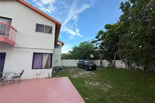 633 NE 204th Ln, Miami, FL 33179 - Photo 3