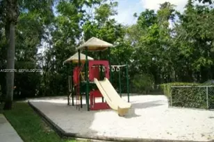 18328 NW 68th Ave, Hialeah, FL 33015 - Photo 19