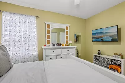 13215 NW 7th Dr, Plantation, FL 33325 - Photo 21