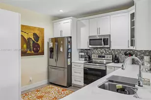 13215 NW 7th Dr, Plantation, FL 33325 - Photo 5