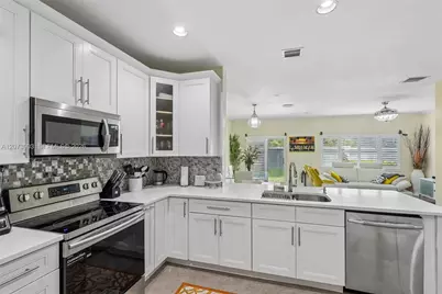13215 NW 7th Dr, Plantation, FL 33325 - Photo 7